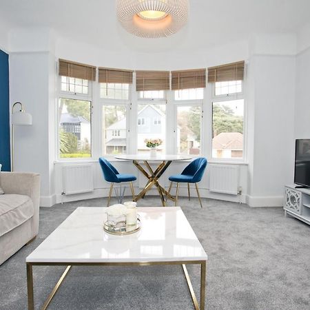 Beach Apartment In Sandbanks Poole Bagian luar foto