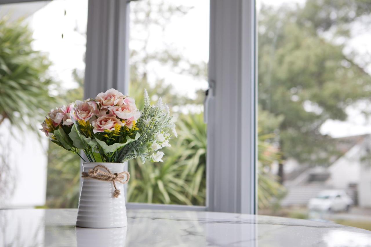 Beach Apartment In Sandbanks Poole Bagian luar foto