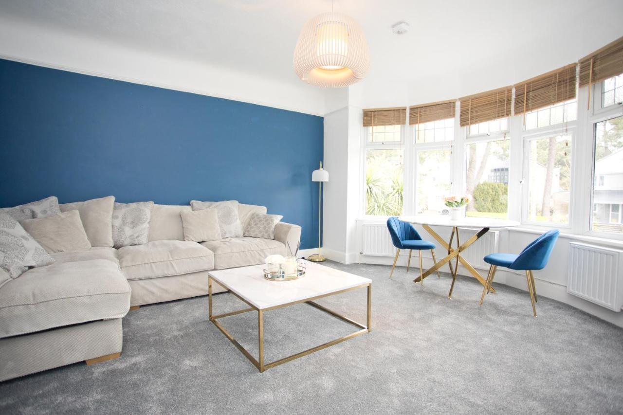 Beach Apartment In Sandbanks Poole Bagian luar foto
