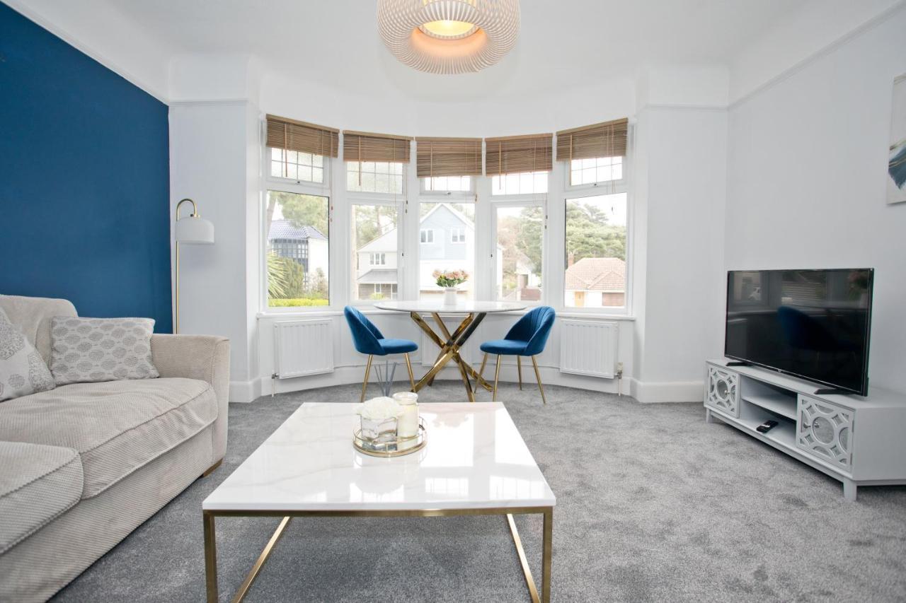 Beach Apartment In Sandbanks Poole Bagian luar foto
