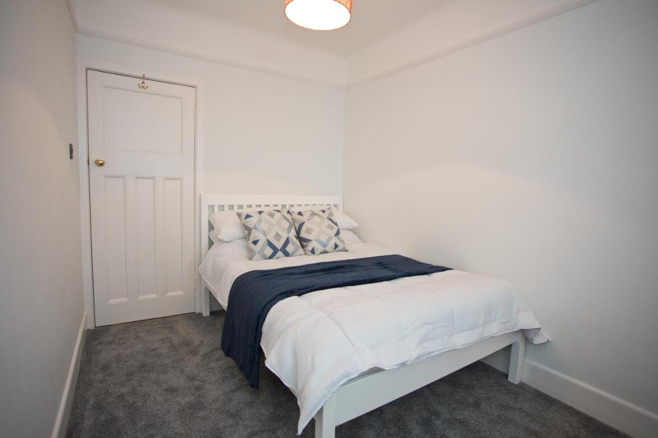 Beach Apartment In Sandbanks Poole Bagian luar foto