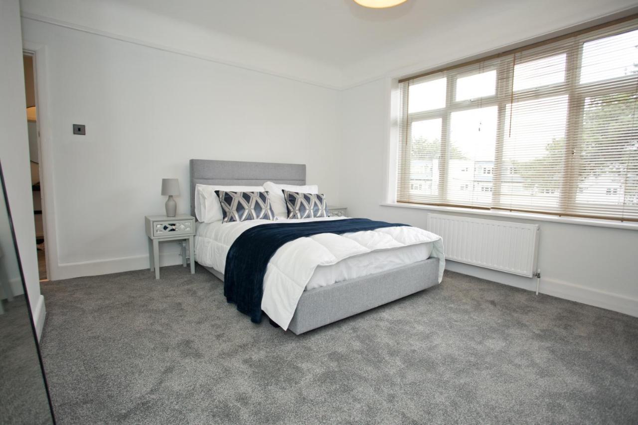 Beach Apartment In Sandbanks Poole Bagian luar foto